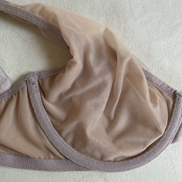 Victoria Secret unlined, underwire, lightly sheer bra, 34D - Picture 5 of 7
